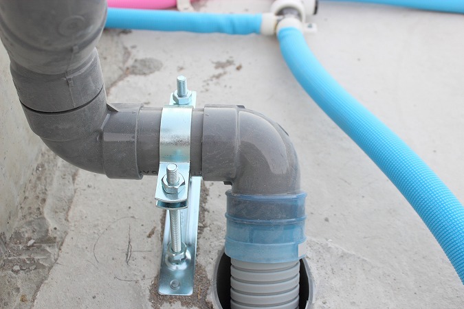 排水管と給水管